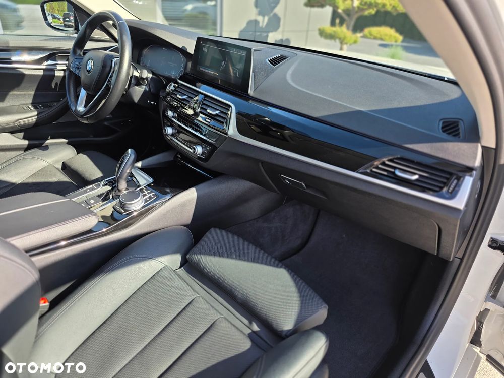 BMW Seria 5 530e iPerformance xDrive Sport Line sport - 21