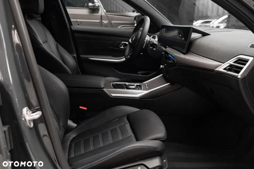 BMW Seria 3 320i - 25