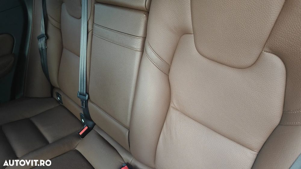 Volvo XC 60 D4 AWD Momentum Pro - 7