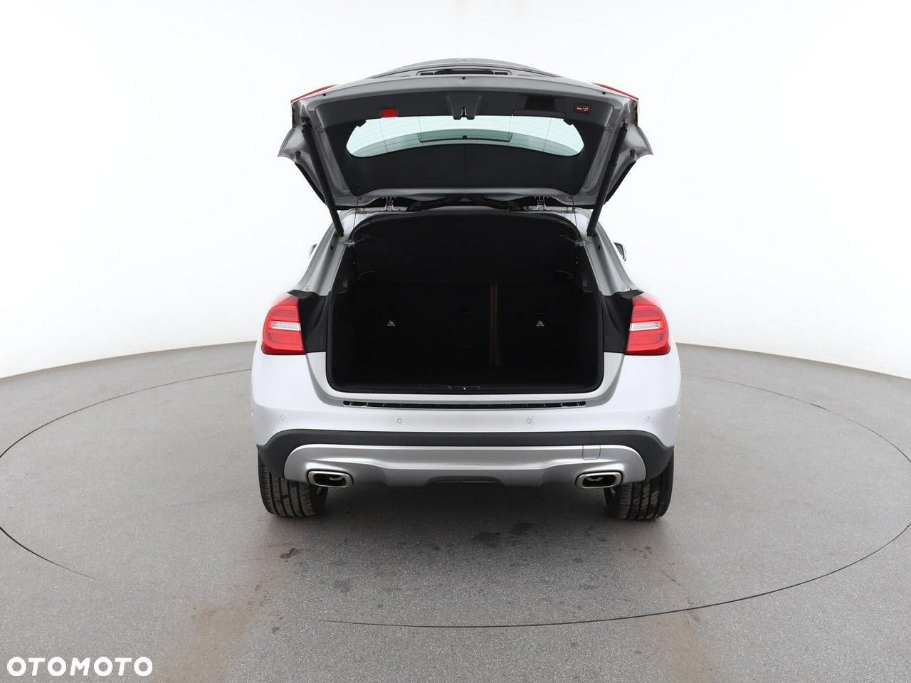 Mercedes-Benz GLA 250 4Matic 7G-DCT - 19