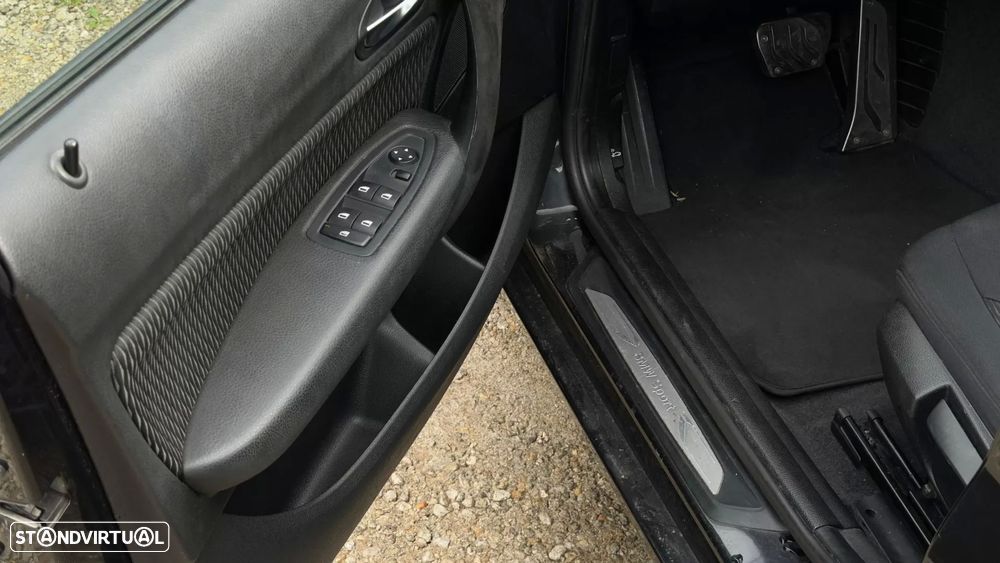 BMW 118 dA Line Sport - 23