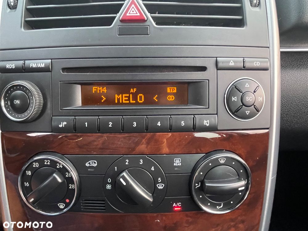 Mercedes-Benz Klasa B 180 BlueEFFICIENCY SPORT EDITION - 31