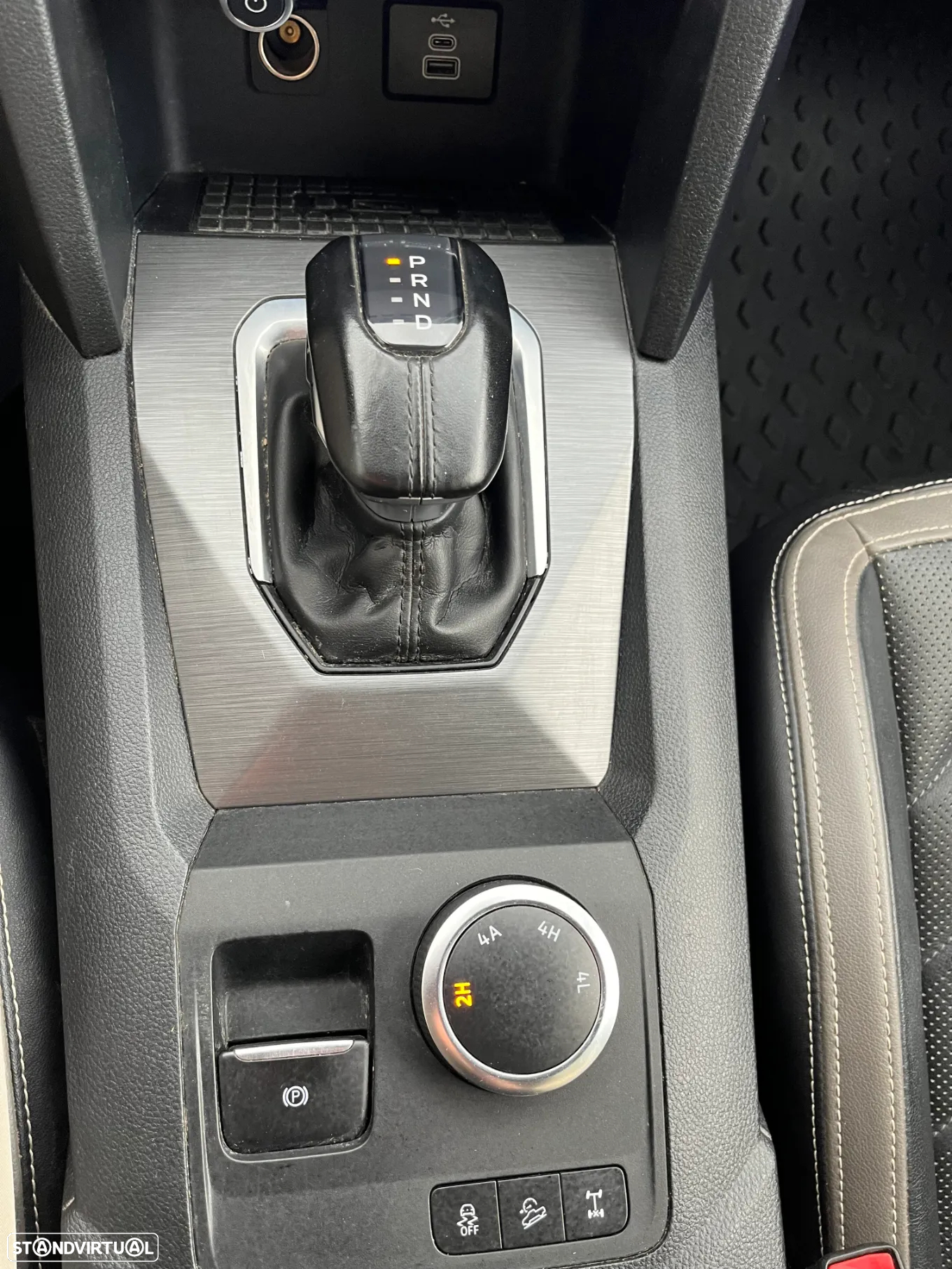 VW Amarok Aventura V6 4Motion IVA Ded. - 24