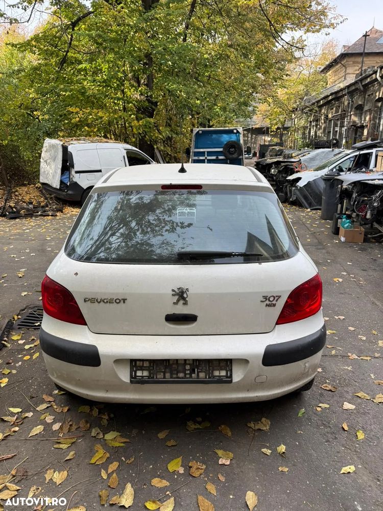 Dezmembrez Peugeot 307 facelift coupe alb 1,6 HDI 2007 - 3