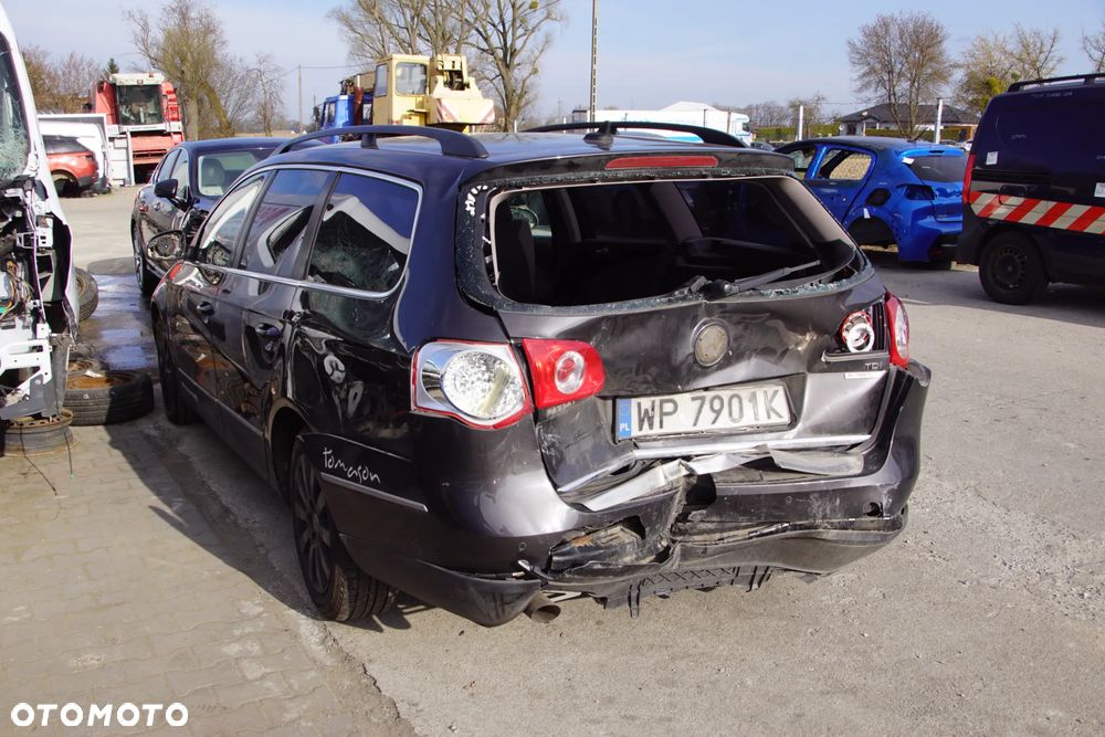 Auto na części - Volkswagen Passat B6 Lift 1.6 TDI 105 KM CAYC MDM LC8Z 2010R Silnik Skrzynia Drzwi Maska Błotnik Zderzak Lampa Lusterko Klamka Szyba Deska Kokpit Sterownik Moduł Czujnik Licznik Wyświetlacz Panel Kierownica - 5