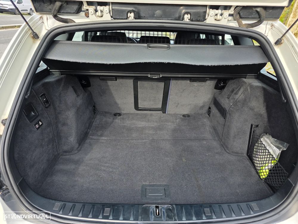 BMW 320 d Pack M - 31