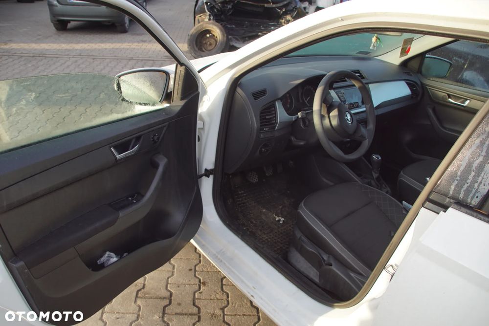 Auto na części - Skoda Fabia III Lift 1.0 TSI 95 KM DKLD QTS LS9R 2021R Silnik Skrzynia Drzwi Klapa Zderzak Błotnik Lampa Lusterko Szyba Deska Kokpit Sterownik Moduł Czujnik Licznik Wyświetlacz Kierownica Panel - 9