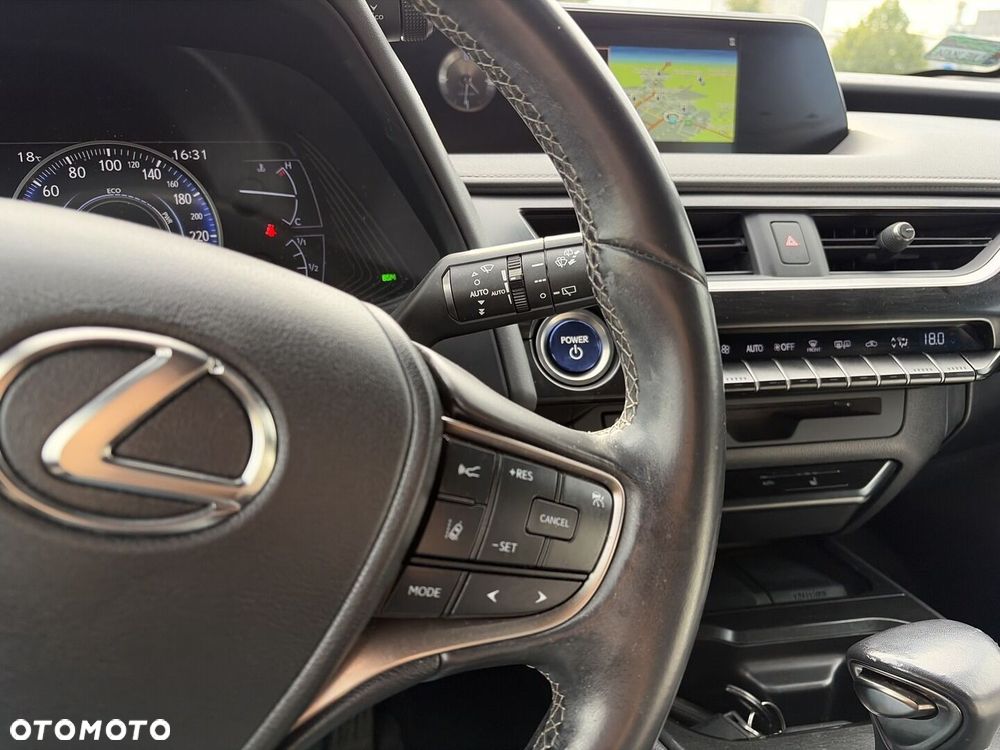 Lexus UX - 25