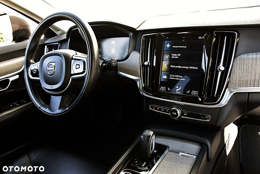 Volvo V90 Cross Country D4 AWD Pro - 36