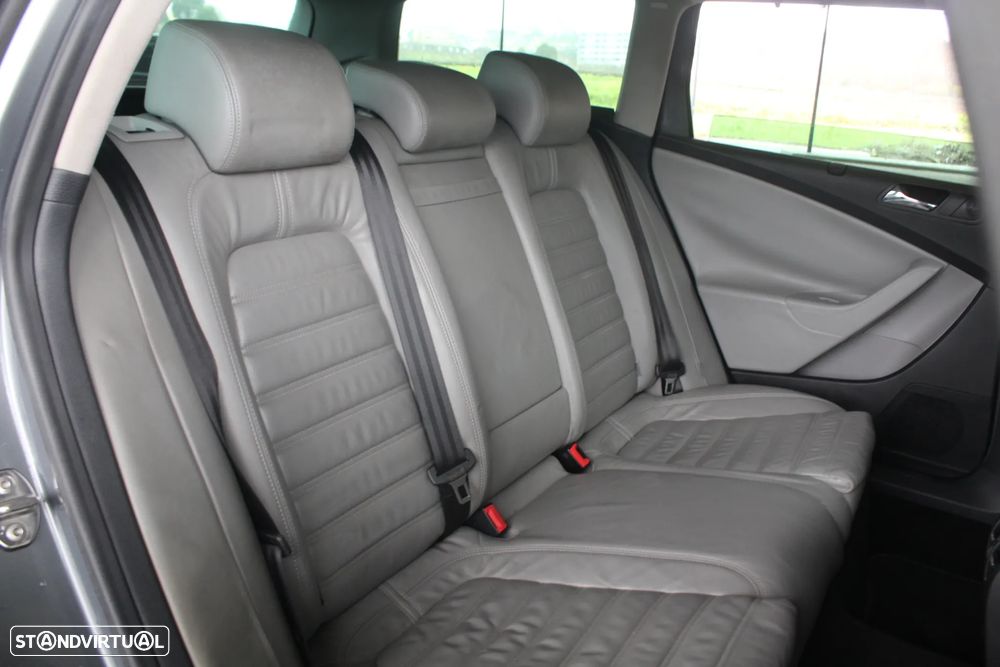 VW Passat Variant 2.0 TDi Sportline - 46