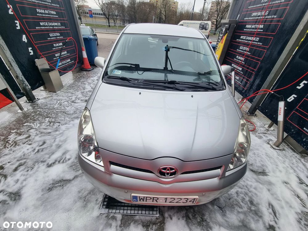 Toyota Corolla Verso 2.2 D-4D - 9