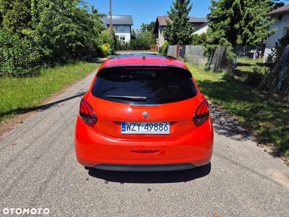 Peugeot 208 - 8