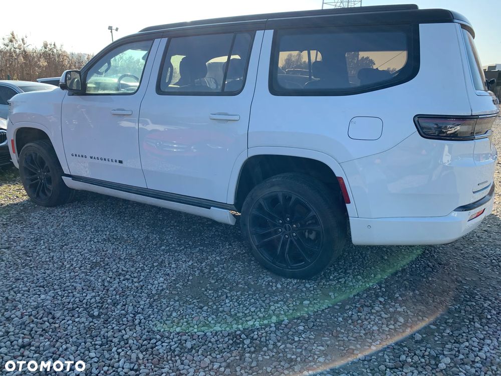 Jeep Grand Wagoneer - 4