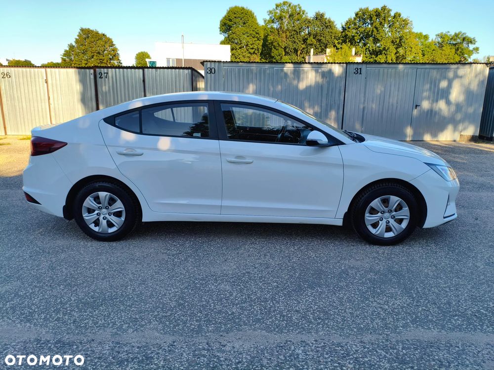 Hyundai Elantra 1.6 Classic Plus - 12