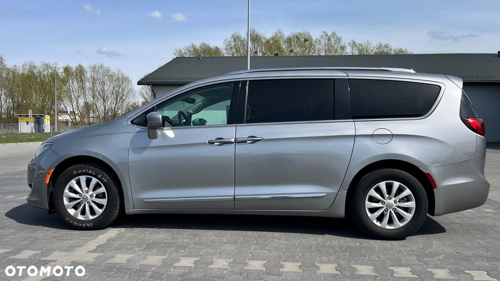 Chrysler Pacifica - 7