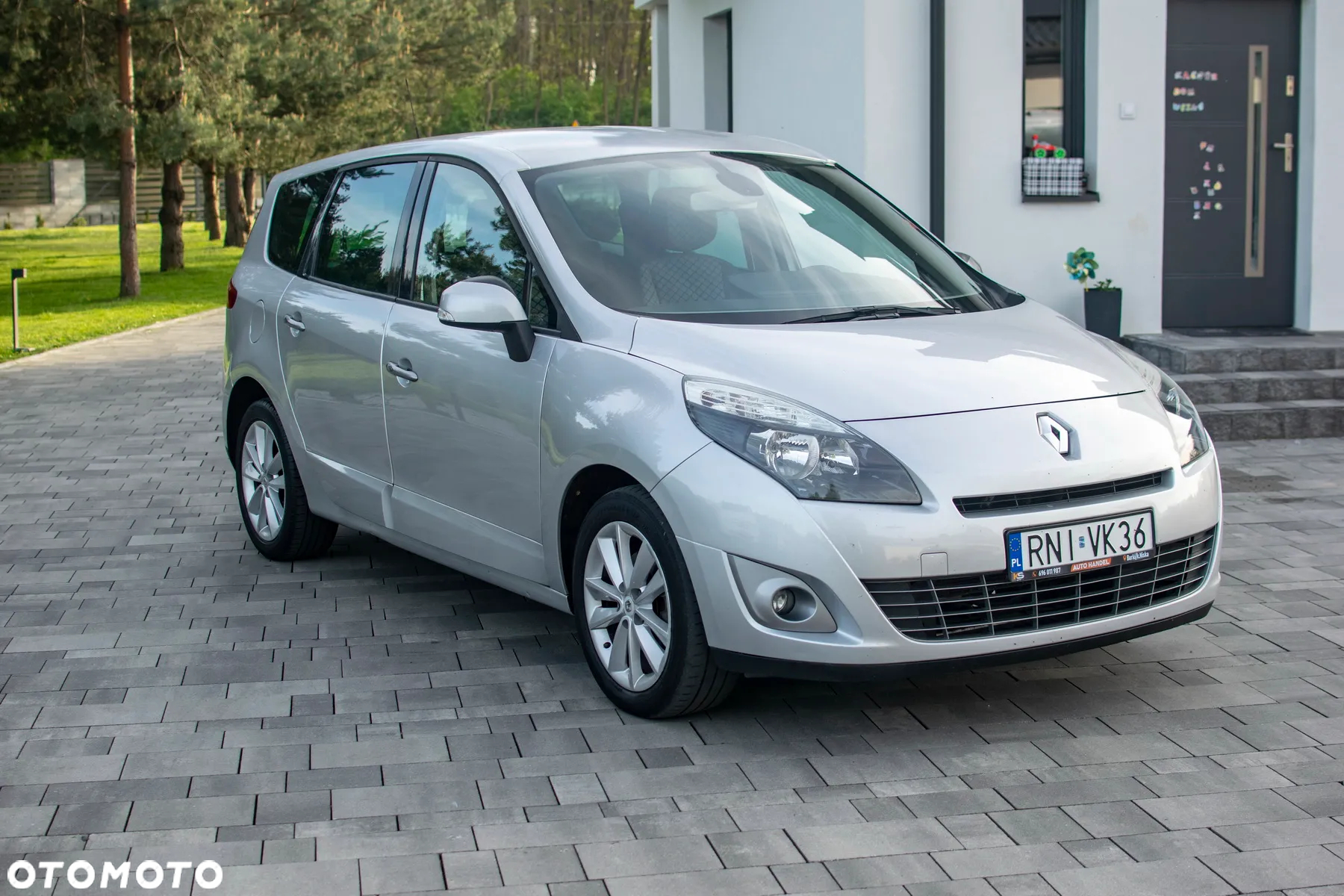 Renault Grand Scenic - 13