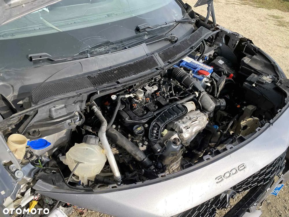 Peugeot 3008 1.2 PureTech Allure S&S EAT8 - 26