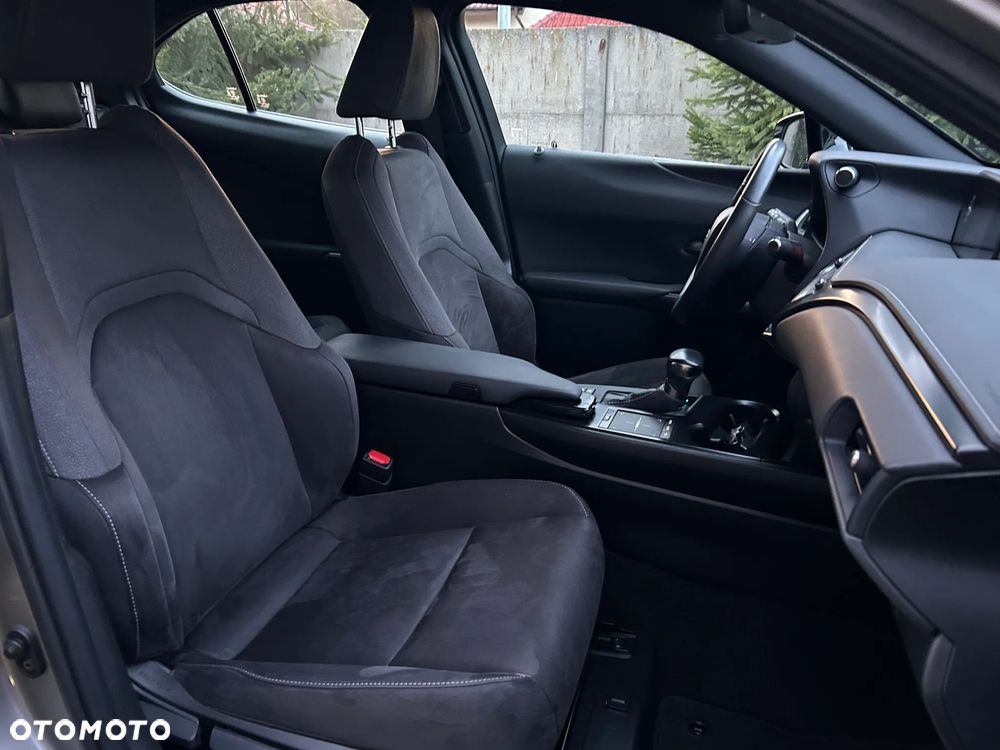Lexus UX - 24