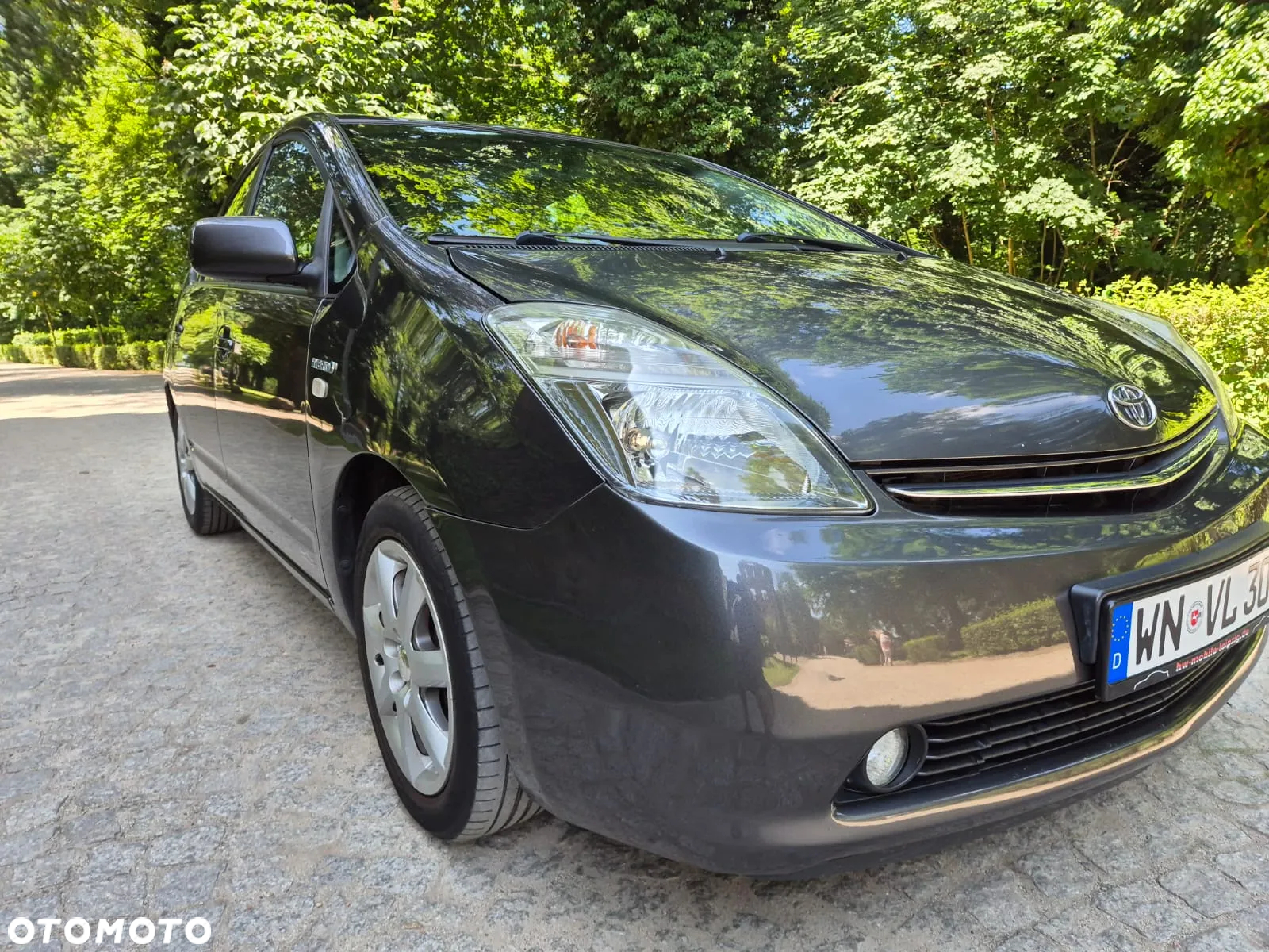 Toyota Prius (Hybrid) Executive - 10