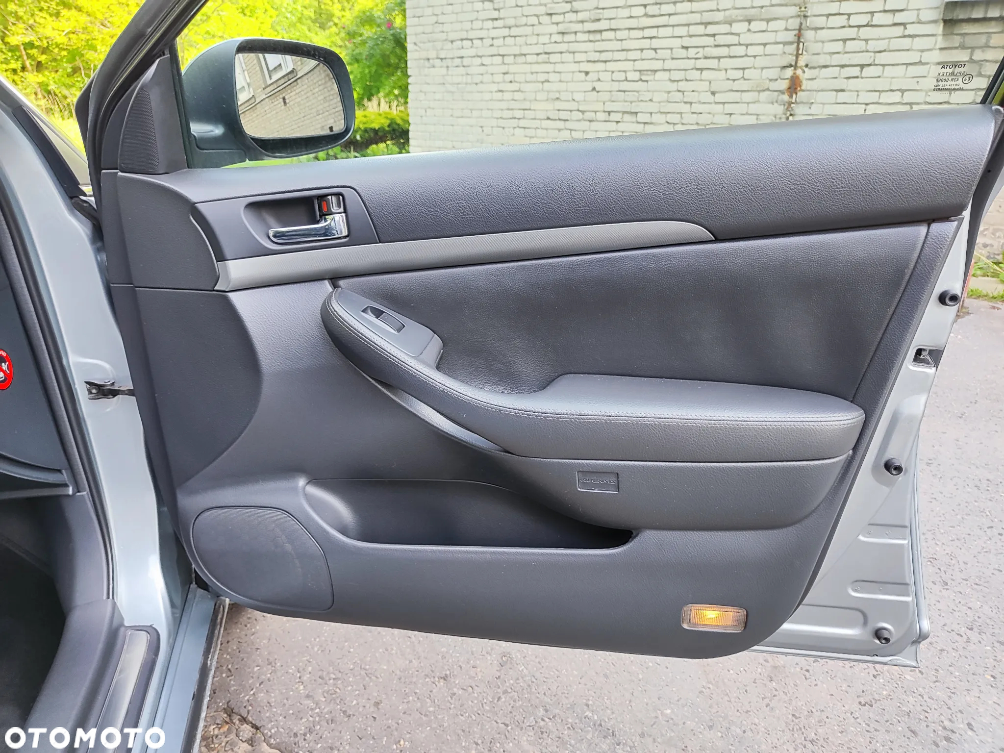 Toyota Avensis 2.2 D-4D Executive - 24