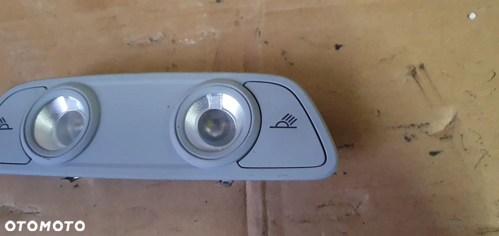 Lampka oświetlenie kabiny podsufitki Audi A4 B9 4M0947111 8W0947111 - 4