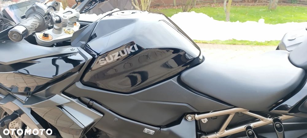 Suzuki GSX - 37