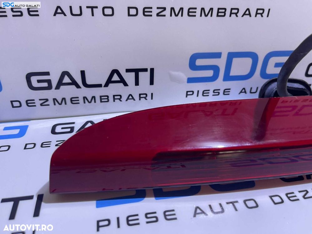 Lampa Tripla Stop Auxiliar Central Luneta Geam Sticla Hayon Haion Portbagaj Renault Clio 3 Break Grandtour 2005 - 2013 Cod 8200618714 - 5