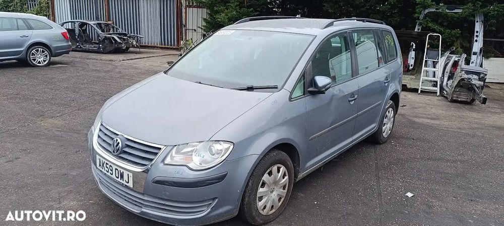 Dezmembrari / Dezmembrez Volkswagen Touran (1T1, 1T2) Facelift 1.9 TDI BLS cutie viteze manuală cod culoare LR7N - 2
