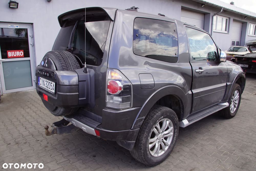 Auto na części 692106889 Mitsubishi Pajero IV 3.2 DID LIFT 4M41U 200KM 2014 krótki zderzak lampa felgi skrzynia silnik głowica deska amortyzator błotnik skrzynia wydech tłumik ćwiartka lampa klapa szyba tylna fotele - 10