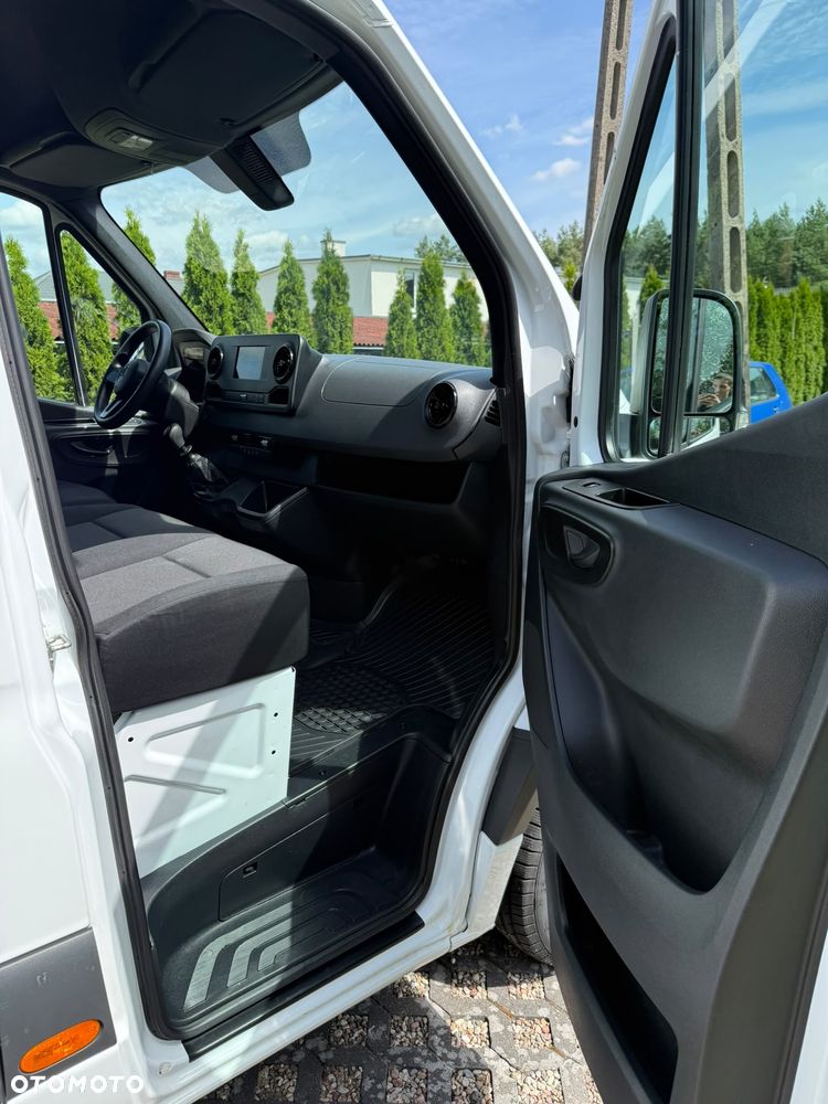 Mercedes-Benz Sprinter - 20