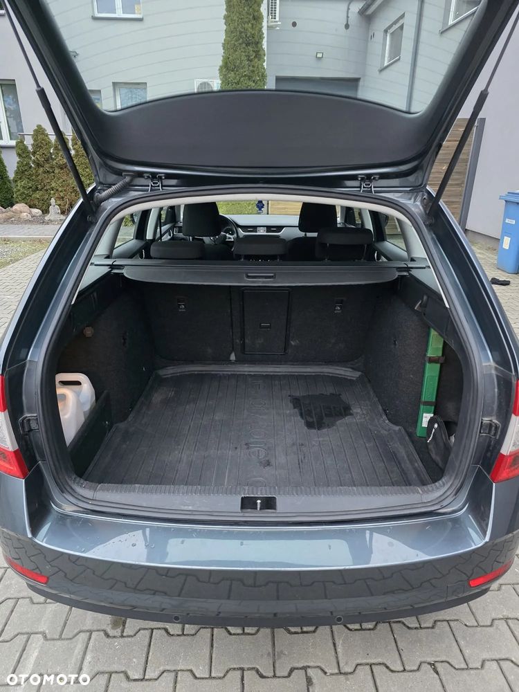 Skoda Octavia 1.6 TDI DSG Style - 9