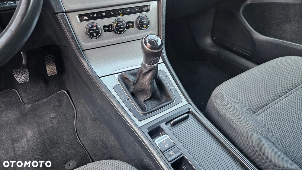 Volkswagen Golf 1.6 TDI BlueMotion Comfortline - 31