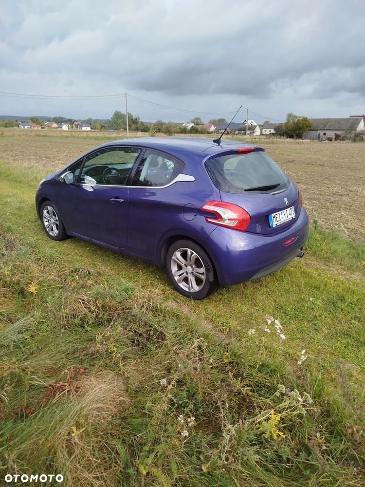 Peugeot 208 95 VTI Allure - 11