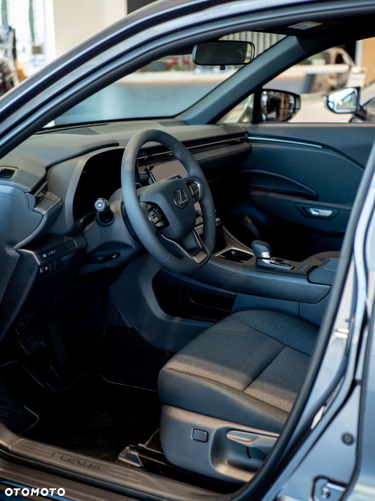 Lexus UX 300h F Sport Design - 5