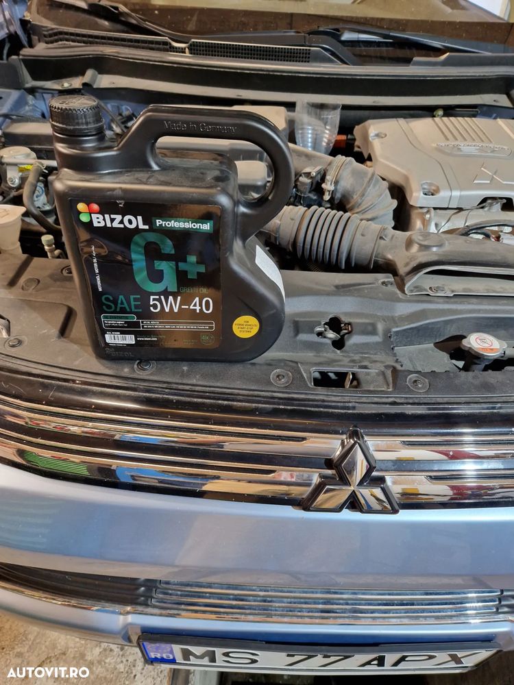 Mitsubishi Outlander 2.0 4WD Plug-In Hybrid Plus - 23