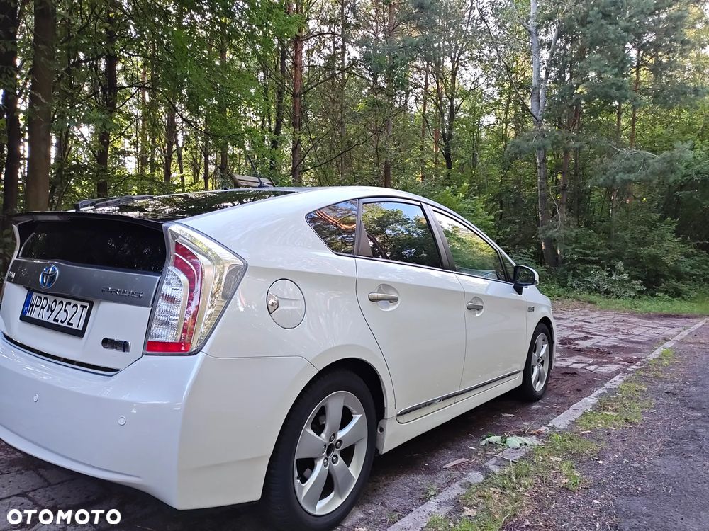 Toyota Prius 1.8 HSD Sol - 3