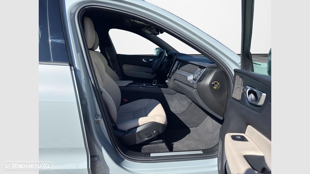 Volvo XC 60 2.0 T6 PHEV Core AWD - 12