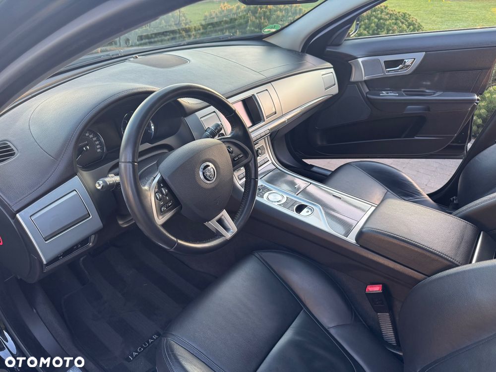 Jaguar XF - 18