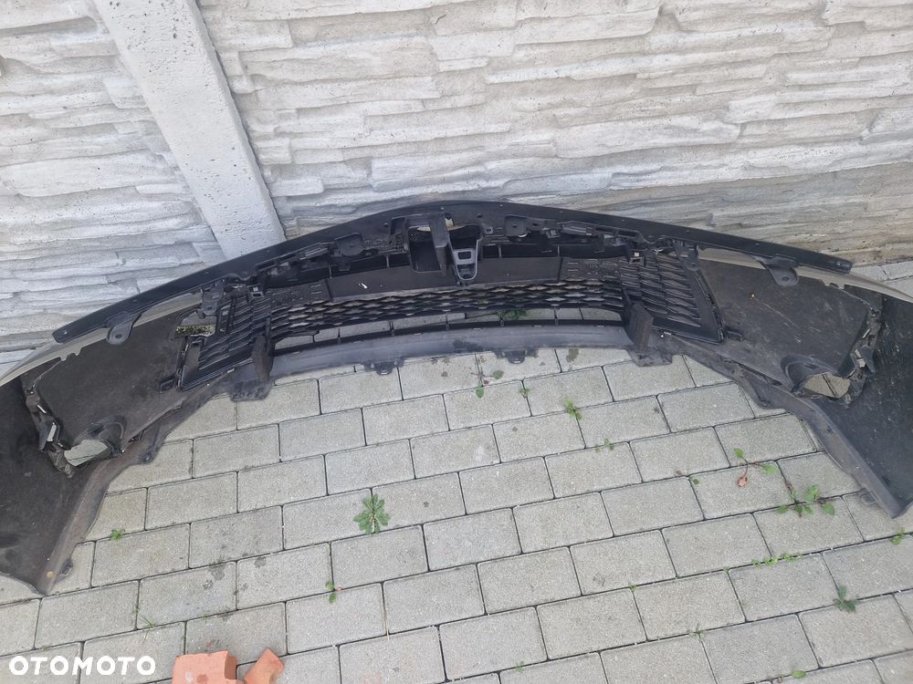 Zderzak Toyota Corolla XII E210 E21 sedan lift 2023 - bez dziur - 9