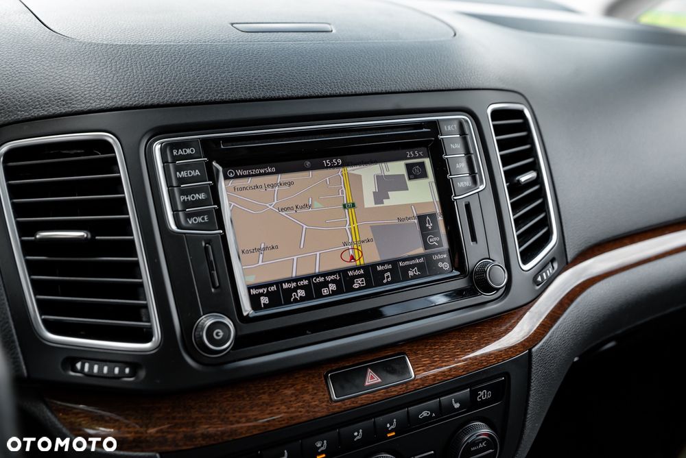 Volkswagen Sharan 2.0 TDI DSG BlueMotion Technology Highline - 35