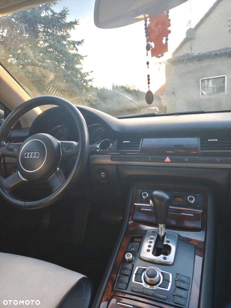 Audi A8 4.2 Quattro - 7