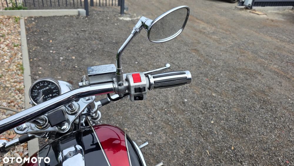 Suzuki Intruder - 18