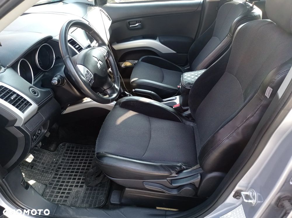 Mitsubishi Outlander 2.0 Intense NAVI 2WD EU5 - 14