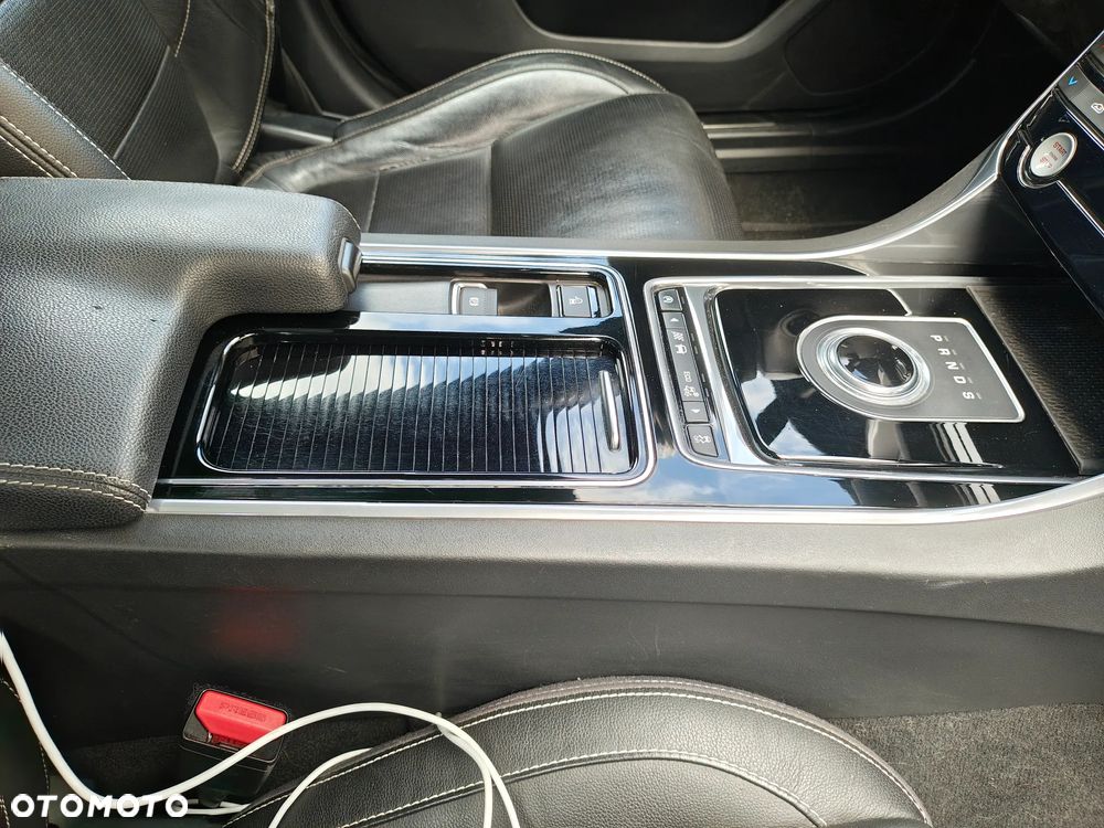 Jaguar XF 20d AWD R-Sport - 20