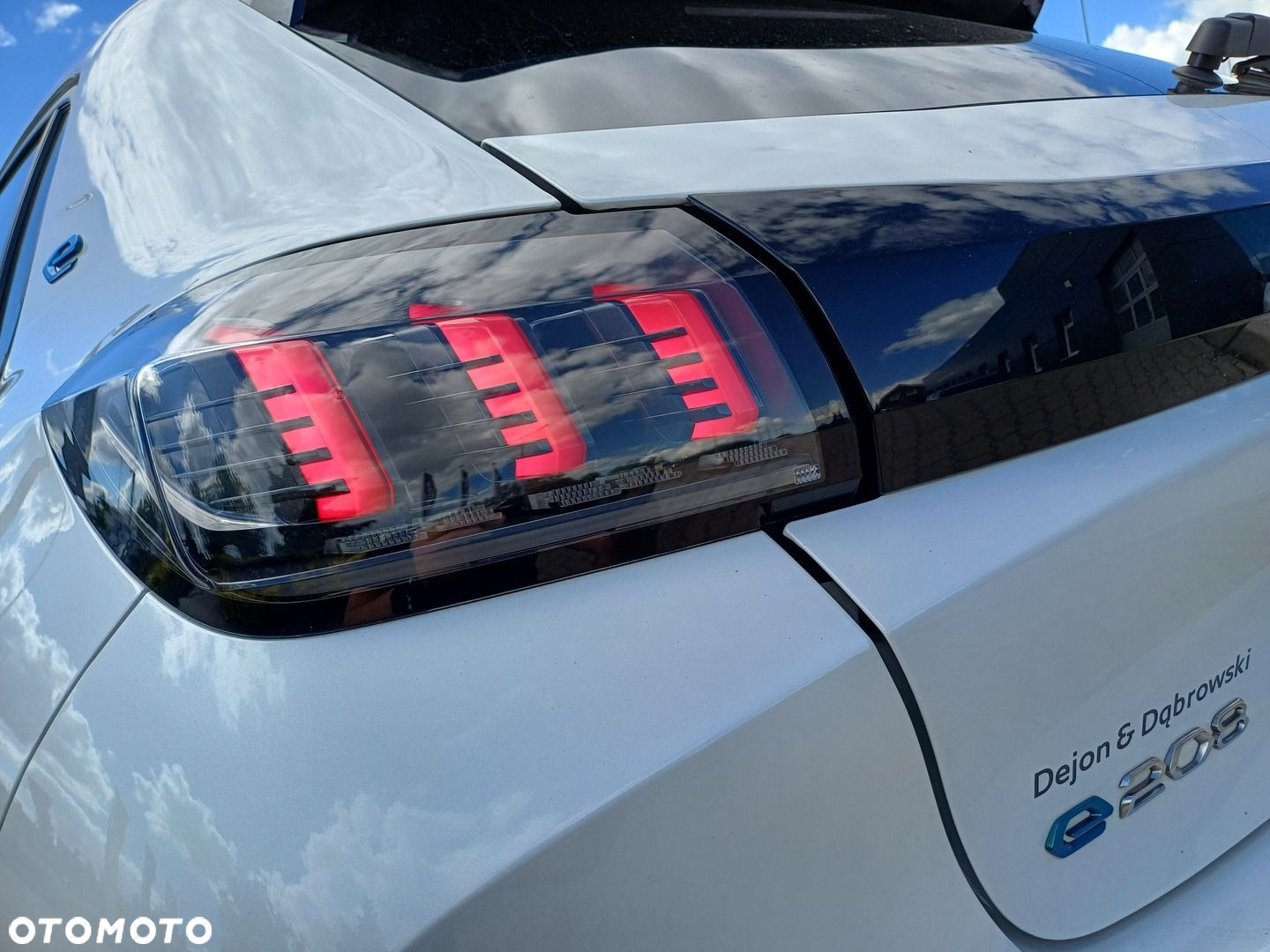 Peugeot 208 e-208 GT - 11