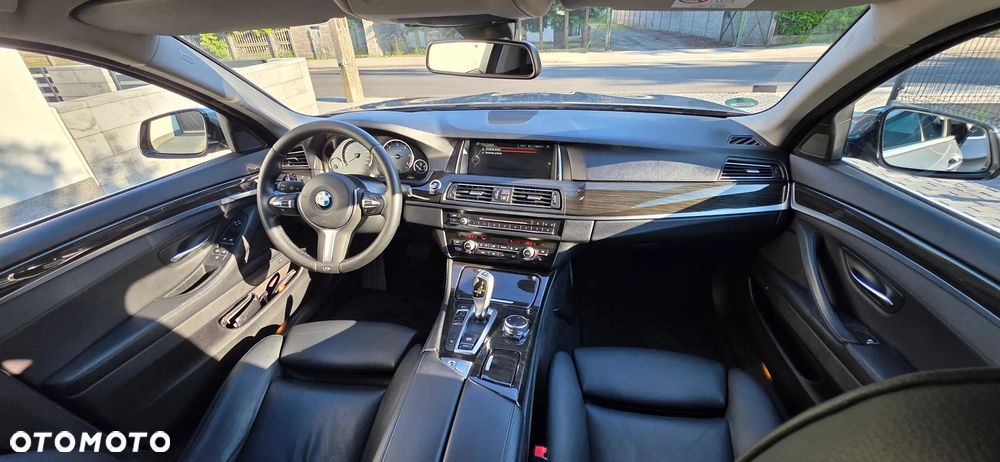 BMW Seria 5 525d Sport-Aut Luxury Line - 13