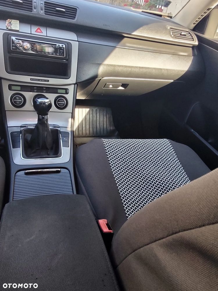 Volkswagen Passat - 1