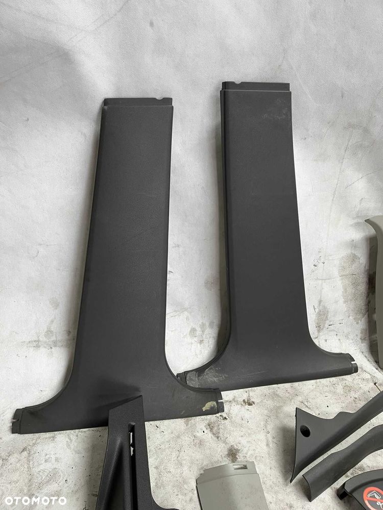 Plastiki wnętrza słupki, progi, narożniki, prowadnice FORD KUGA MK1 - 2