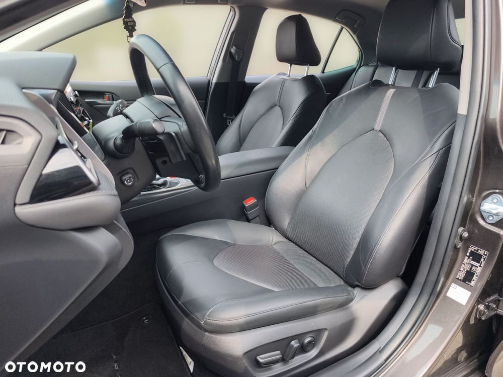 Toyota Camry 2.5 Hybrid Executive CVT - 17