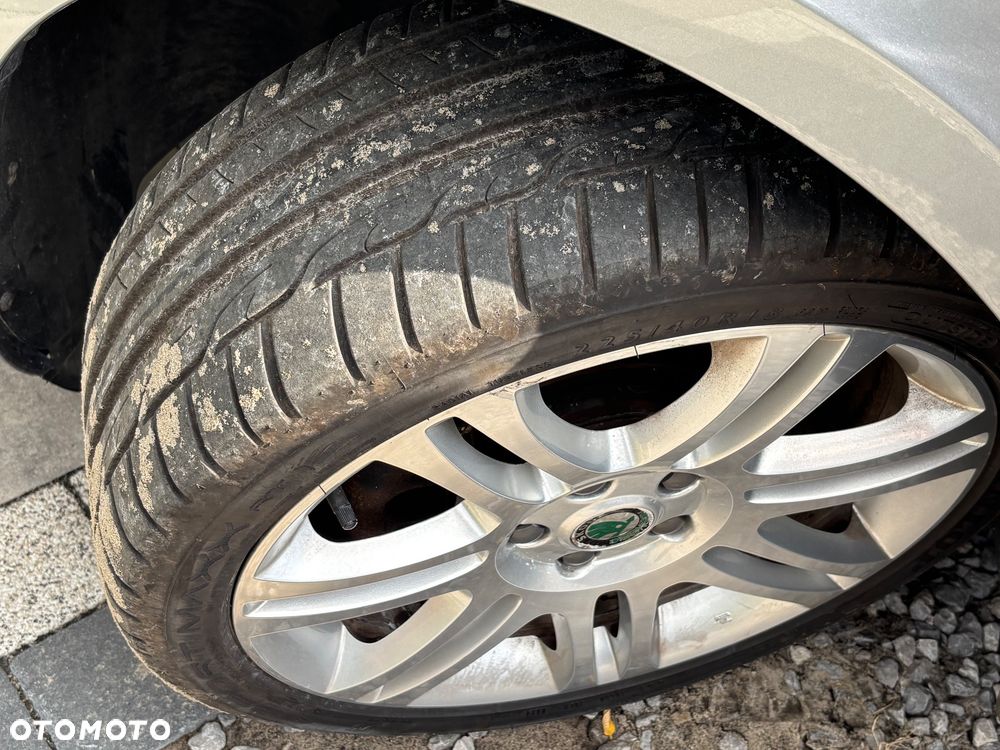 Skoda Superb 2.0 TDI Elegance DSG - 26